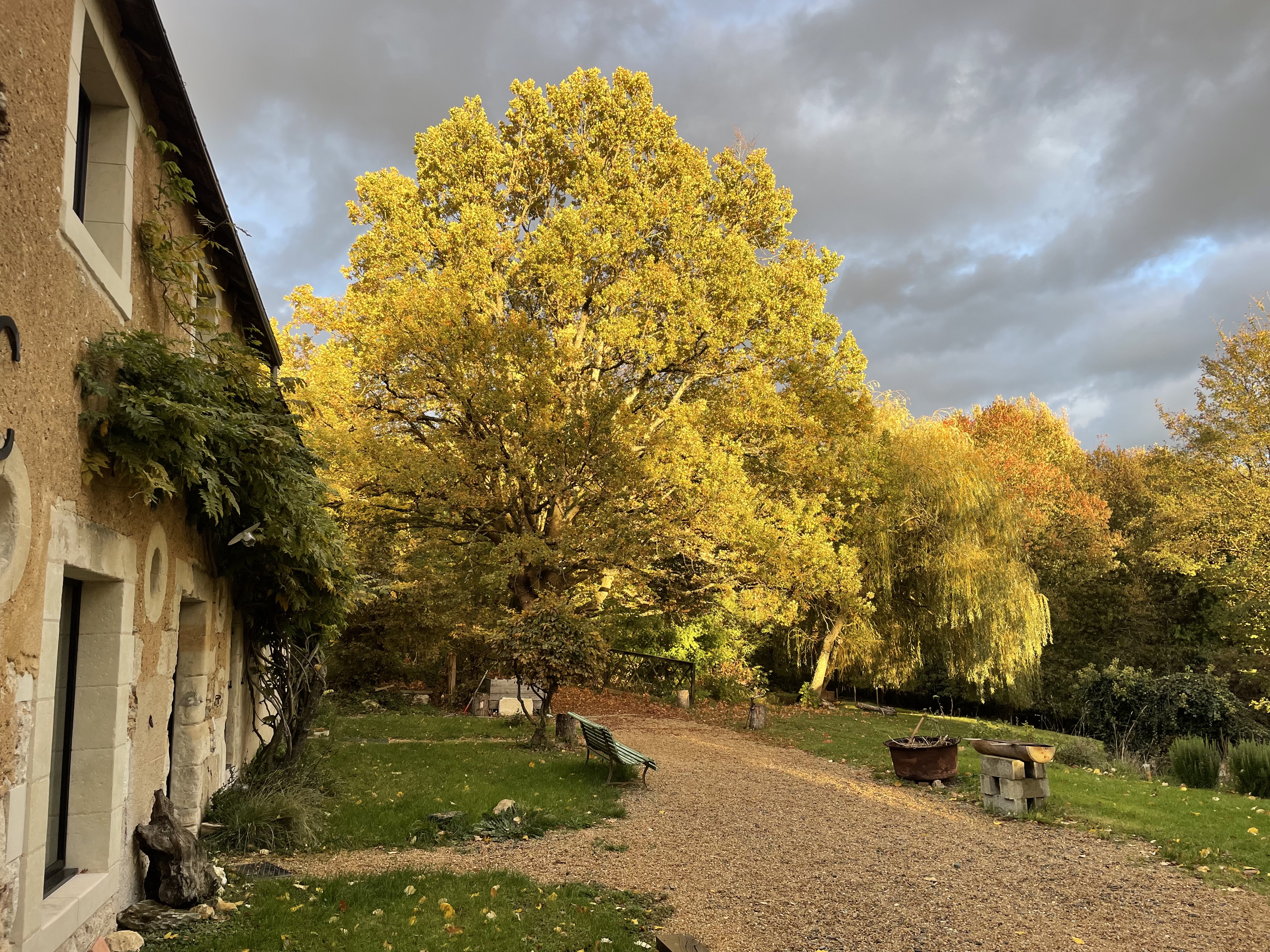 Façade de la maison d’hôtes Le Vaux Jouin Chez Marine et Didier Deleu.